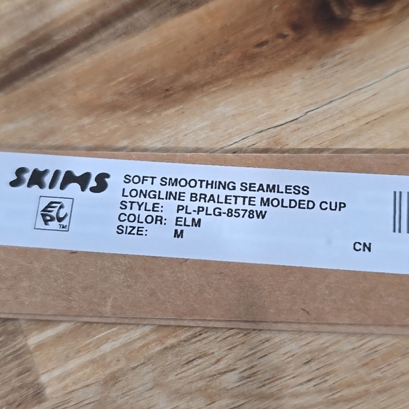 SKIMS Women's Medium Soft Smoothing Seamless Longline Bralette Molded Cup New - Picture 4 of 4